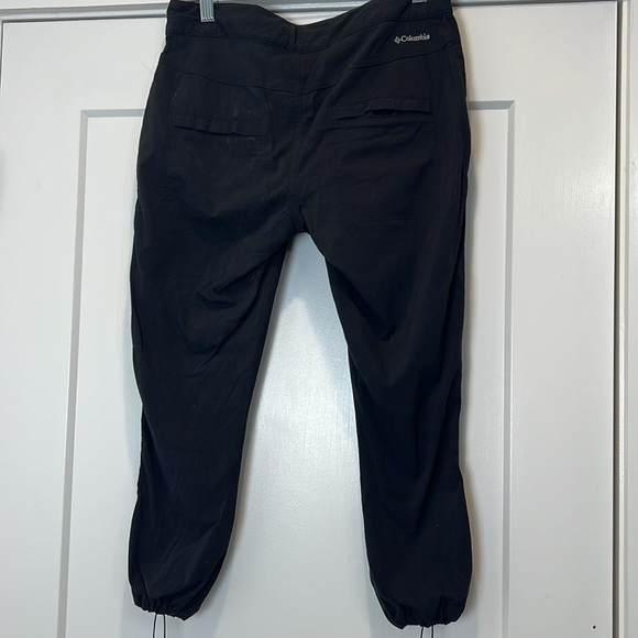 Columbia Black Cargo Pants with Tapered Elastic Cuffs size 2. - Picture 4 of 8